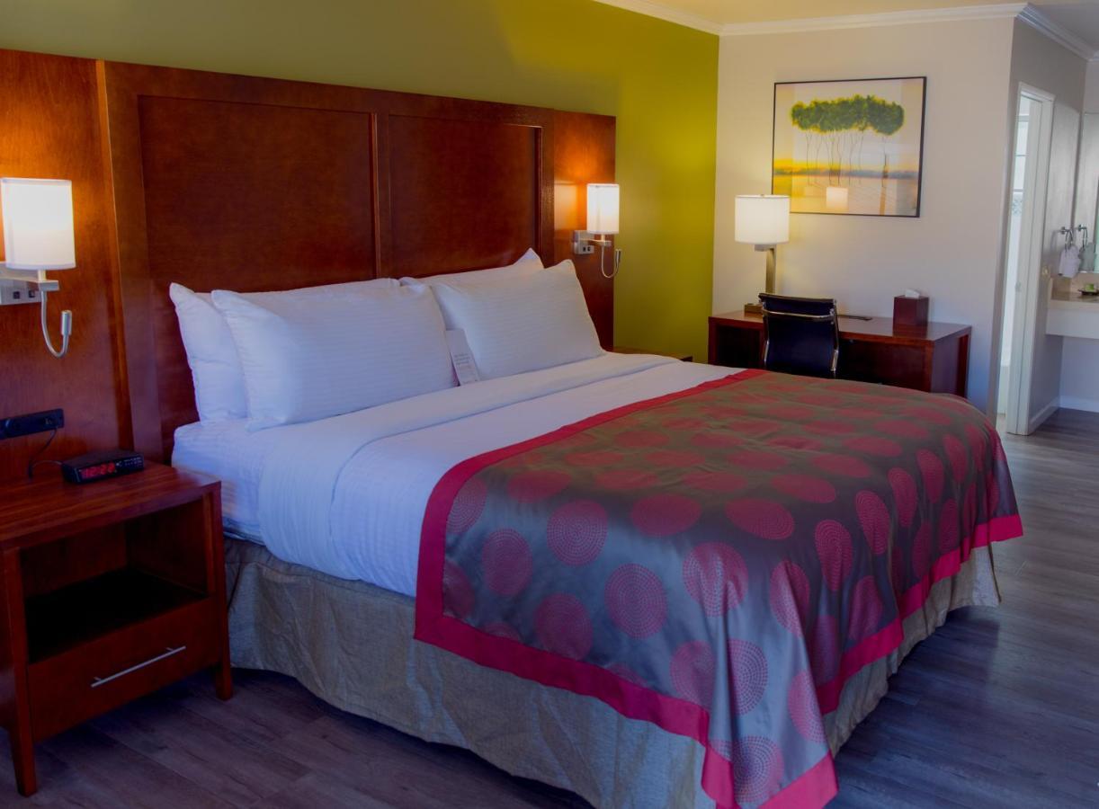 Ramada By Wyndham Hotel 2*