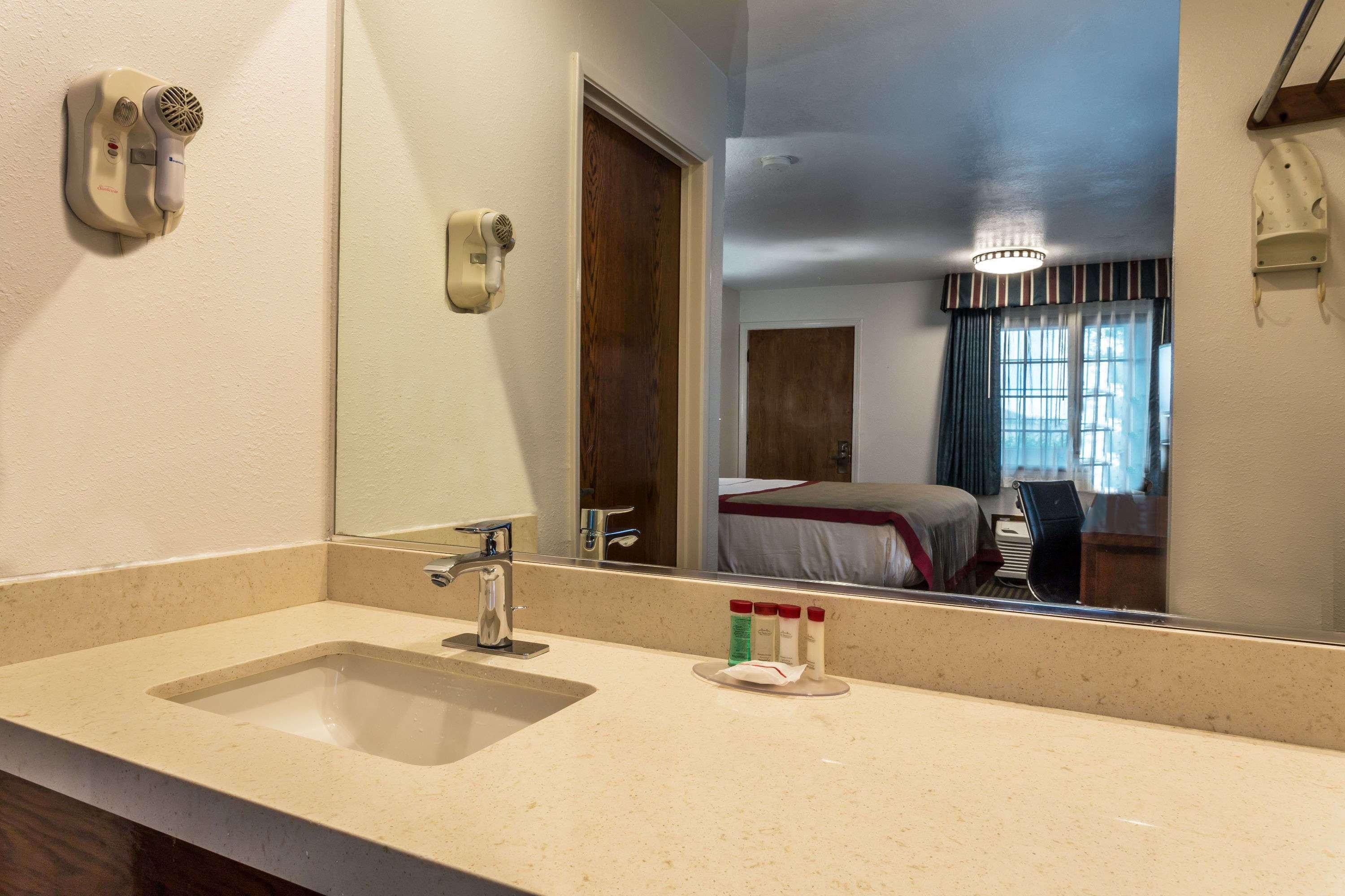 Ramada By Wyndham Hotel 2*
