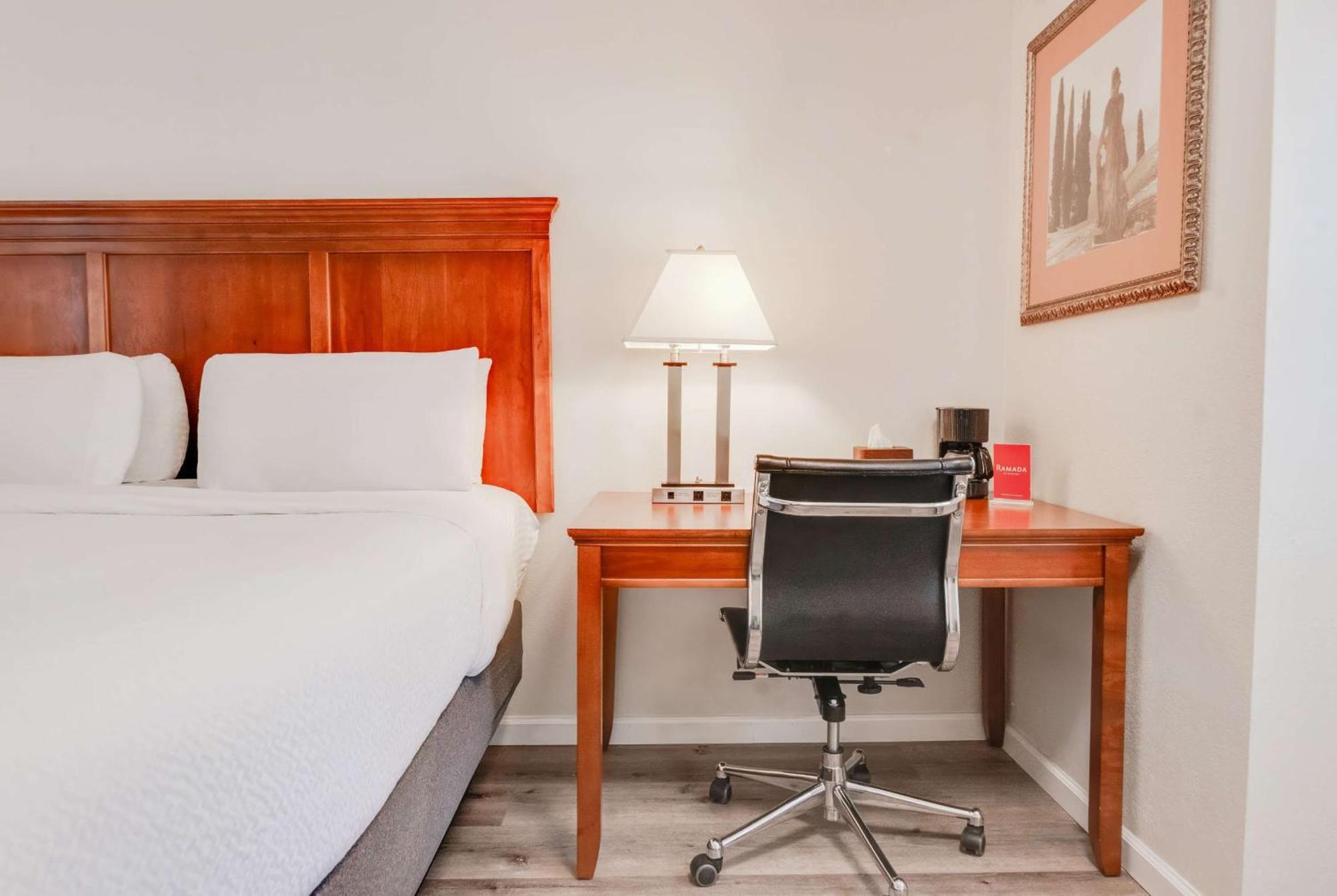Hotel Ramada By Wyndham 2*