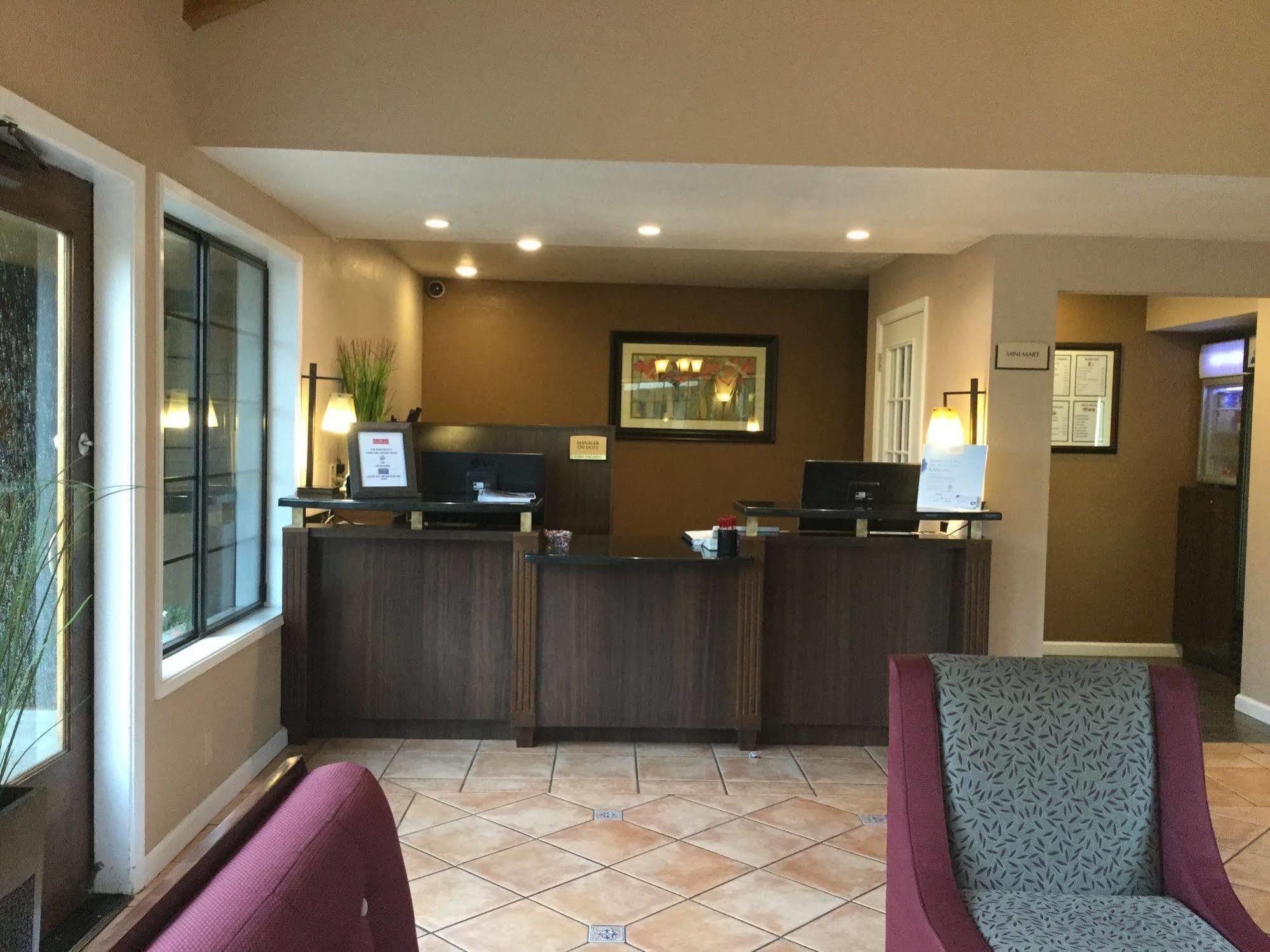 Ramada By Wyndham Hotel 2*