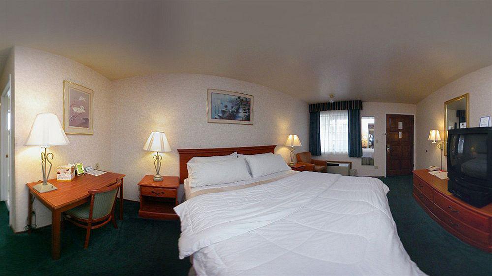 Ramada By Wyndham 2*
