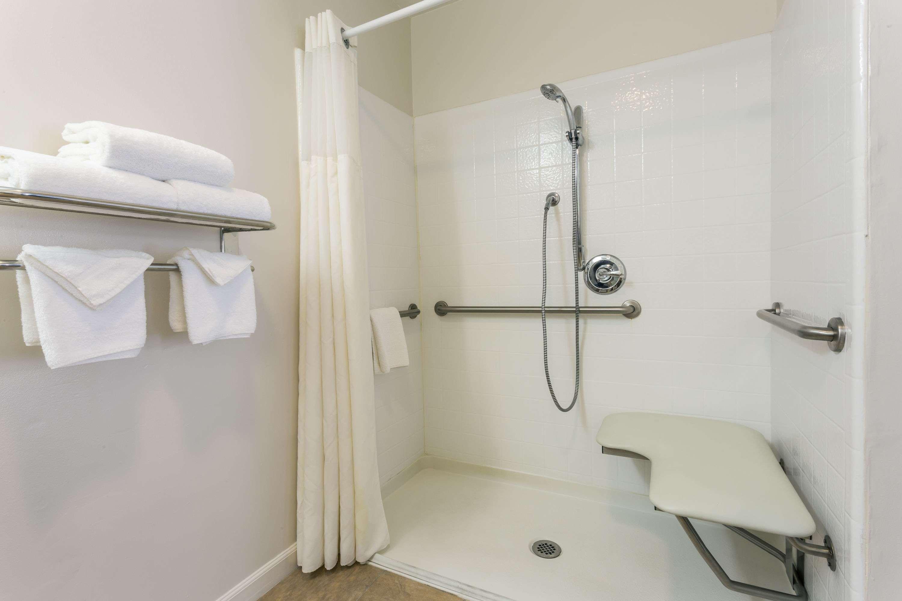 Ramada By Wyndham 2*