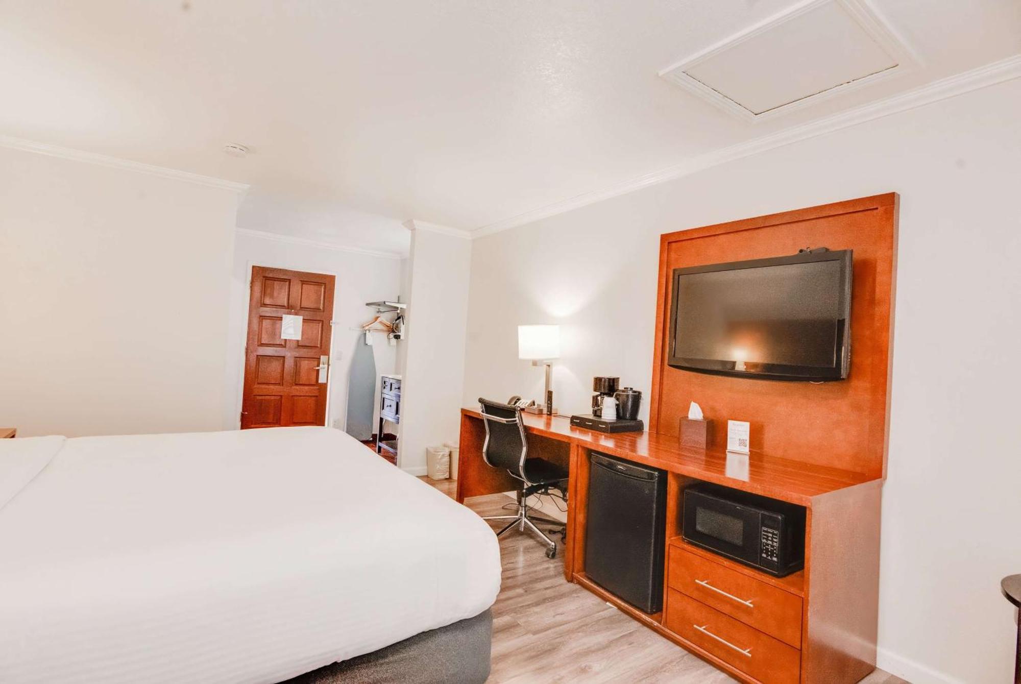 Hotel Ramada By Wyndham 2*