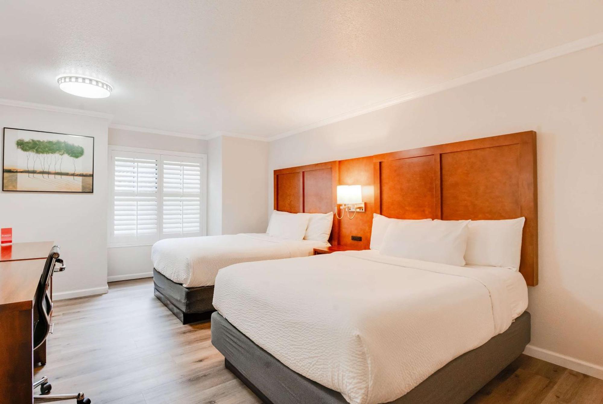 Ramada By Wyndham 2*